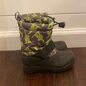 Toddler boy size 7 snow boots